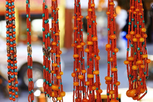 Smycken gjorda av koraller och turkos — Stockfoto