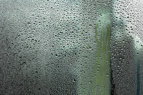 Gotas de lluvia en vidrio de ventana — Foto de Stock