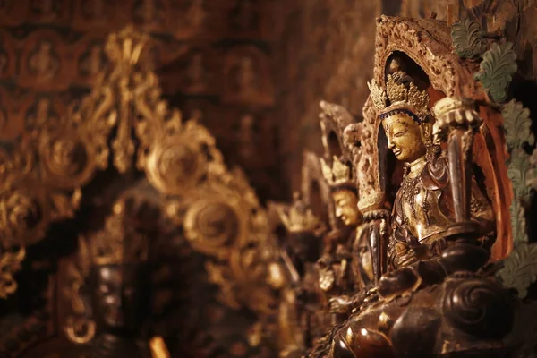 在寺的佛教雕像 — 图库照片