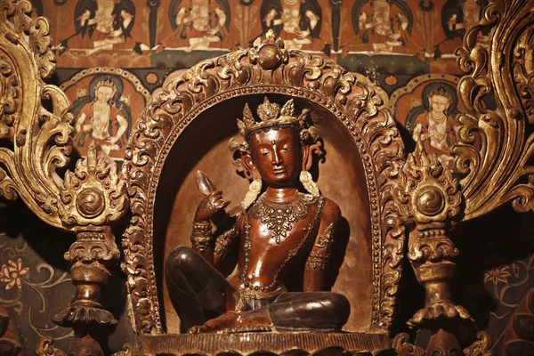 Буддійські статуї в храмі — стокове фото