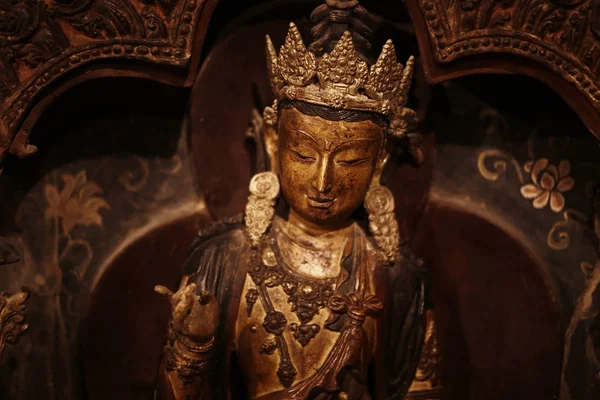 Buddhist staty i tempel — Stockfoto