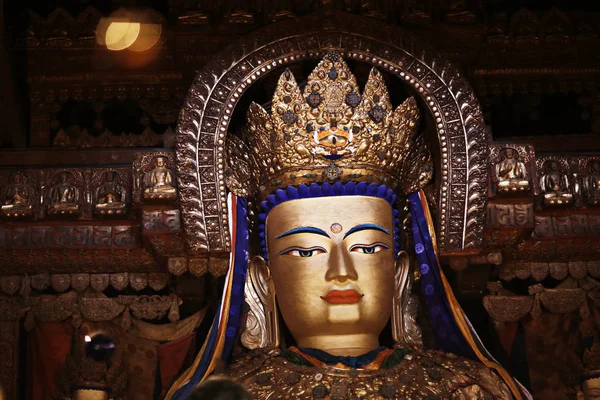 Estatua budista en templo —  Fotos de Stock