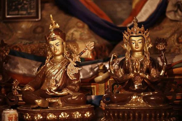 Statue buddiste nel tempio antico — Foto Stock