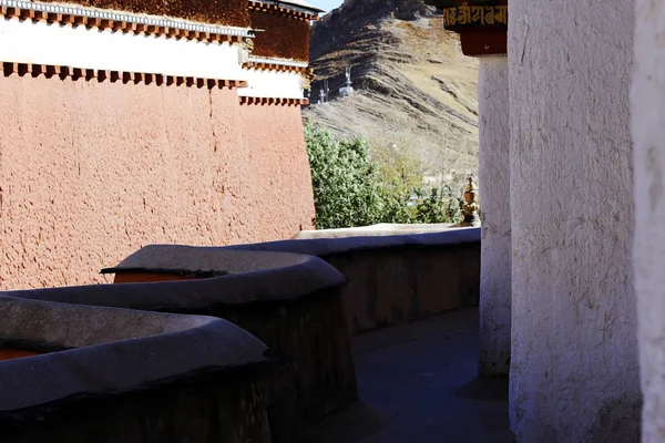 Wąska Ulica Stare Budynki Mieście Tybetański — Zdjęcie stockowe