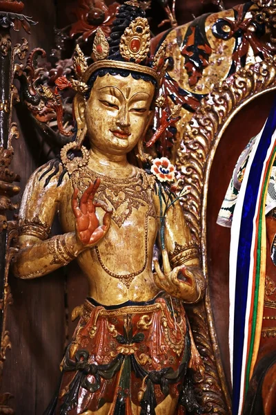 Estatua budista en templo antiguo —  Fotos de Stock
