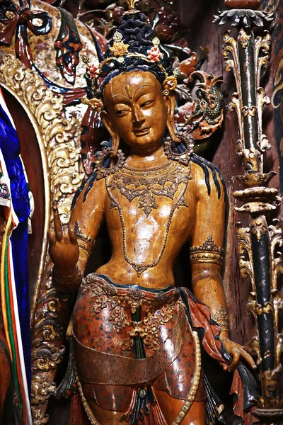 Buddhist staty i antika tempel — Stockfoto