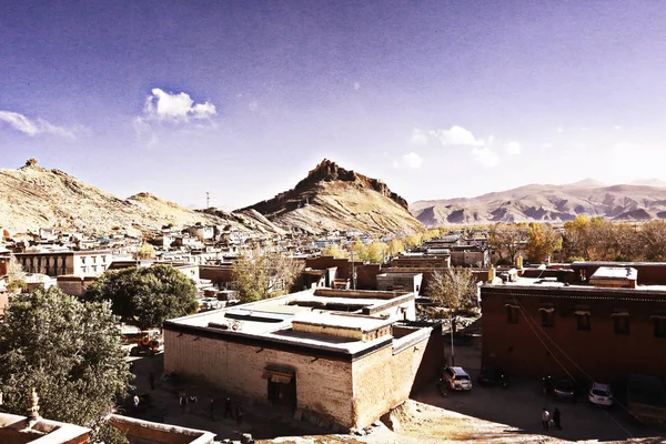 Stupa dans l'ancien monastère tibétain — Photo