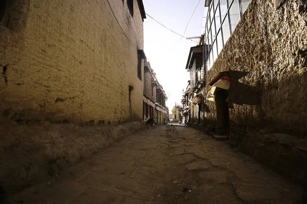 Amazing Architecture Ancient Temples Tibetan City Narrow Street Old Buildings — Stock Photo, Image