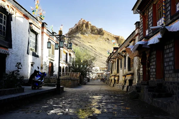 Tibet Şehirde Antik Tapınak Muhteşem Mimarisi Eski Binalar Ile Dar — Stok fotoğraf