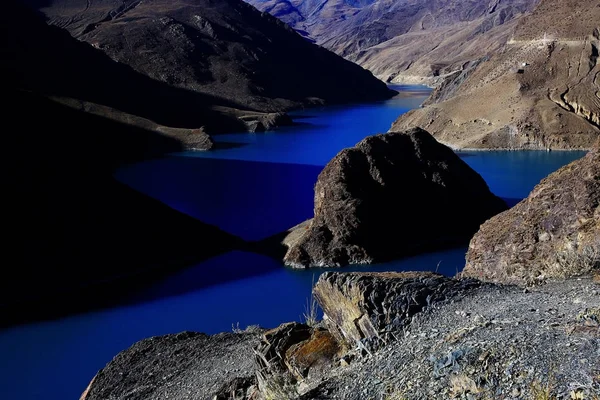 Himalaya Dağları'nda Nehri
