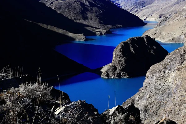 Himalaya Dağları'nda Nehri