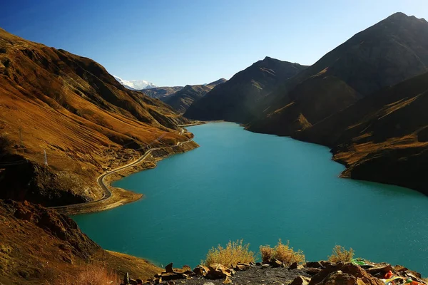 Священні озера в Гімалаї гори — стокове фото