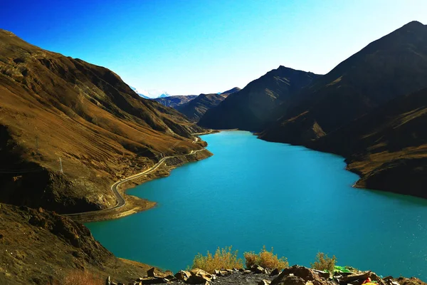 Himalaya Dağları'nda kutsal Gölü