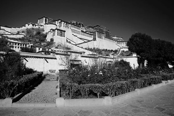 Palacio de Potala en Lhasa — Foto de Stock