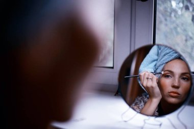 güzel bir kadın makyaj