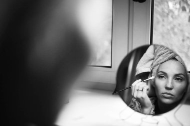 güzel bir kadın makyaj