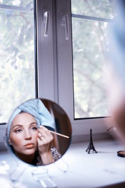 güzel bir kadın makyaj