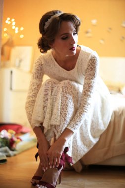 gelin düğün töreni için hazırlanıyor  