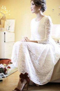 gelin düğün töreni için hazırlanıyor  