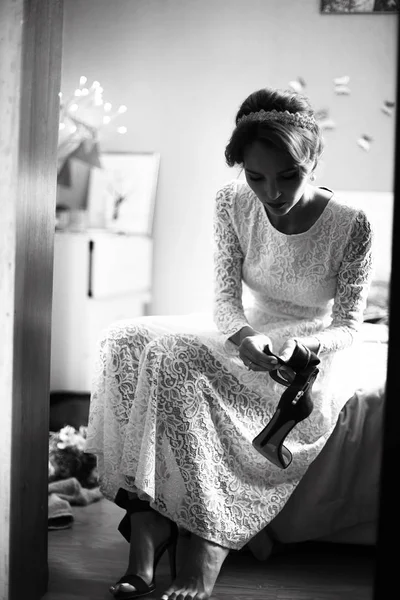 gelin düğün töreni için hazırlanıyor   