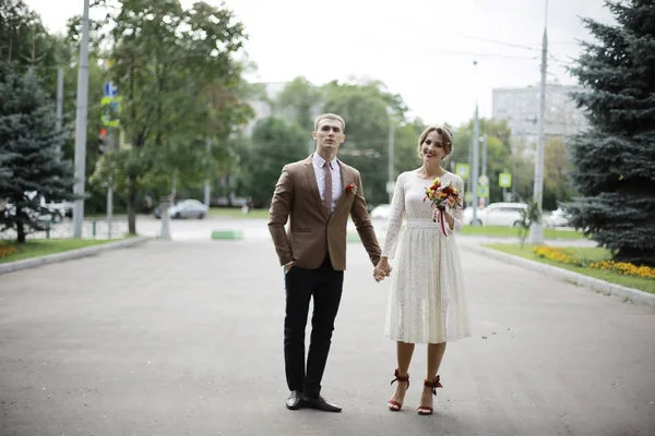 Gelin ve damat düğün gününde  