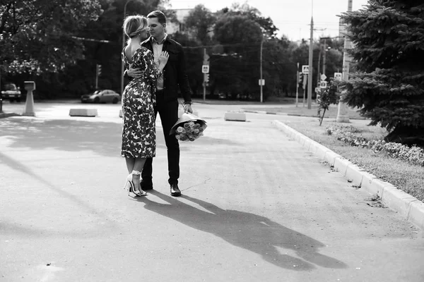 Mutlu çift holding buket