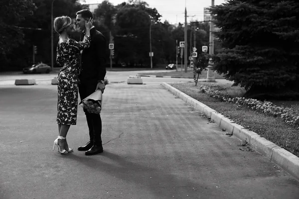 Mutlu çift holding buket