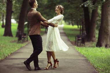 Gelin ve damat Park dans düğün 