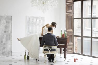 piyano ve gelin damat