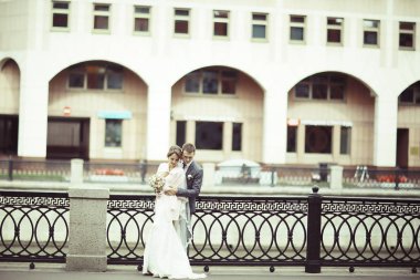 Gelin ve damat düğün gününde   