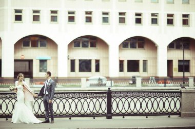 Gelin ve damat düğün gününde   