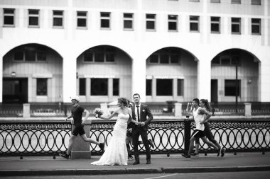 Gelin ve damat düğün gününde   