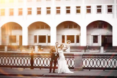 Gelin ve damat düğün gününde   