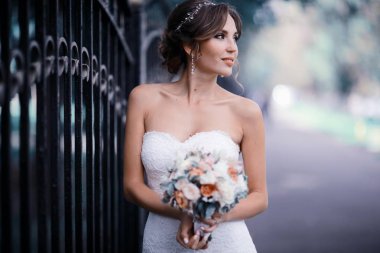 gelin buketi çiçek ile   