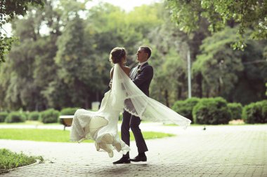 Gelin ve damat Park dans düğün 