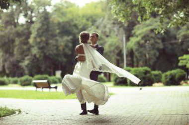 Gelin ve damat Park dans düğün 