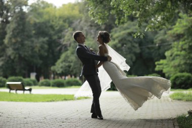 Gelin ve damat Park dans düğün 