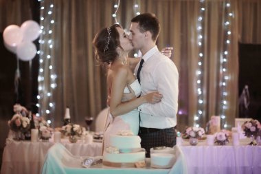 Gelin ve damat düğün gününde   