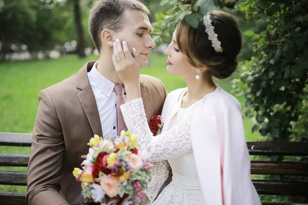 gelin buketi çiçek ile  