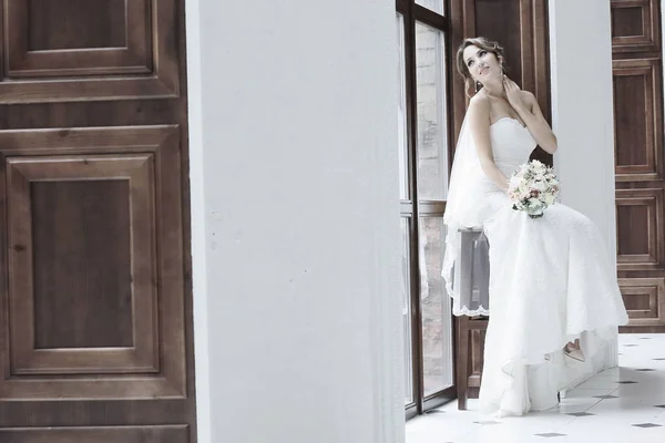 Bride in white wedding dress — Stock Photo, Image