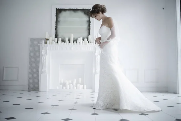 하얀 웨딩 드레스를 입은 신부 — 스톡 사진
