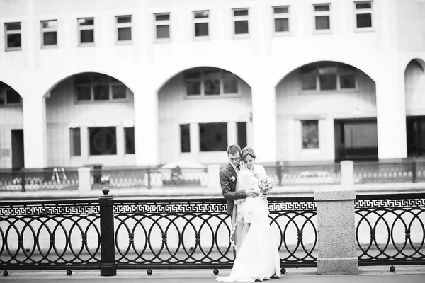 Gelin ve damat düğün gününde   