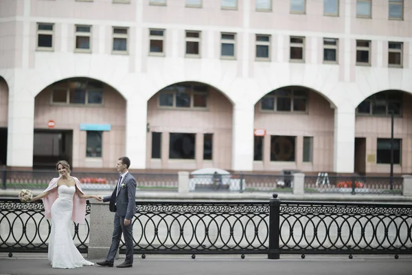 Gelin ve damat düğün gününde   