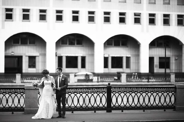 Gelin ve damat düğün gününde   