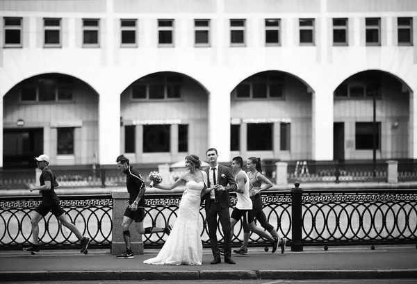 Gelin ve damat düğün gününde   