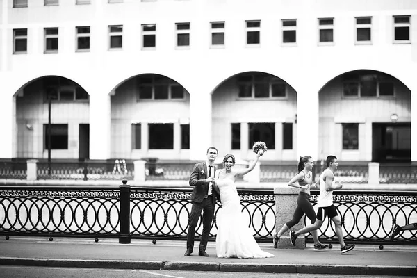 Gelin ve damat düğün gününde   