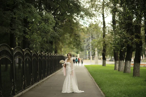 gelin buketi çiçek ile  