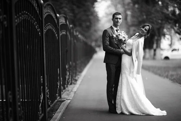 Gelin ve damat yakınındaki antik çit