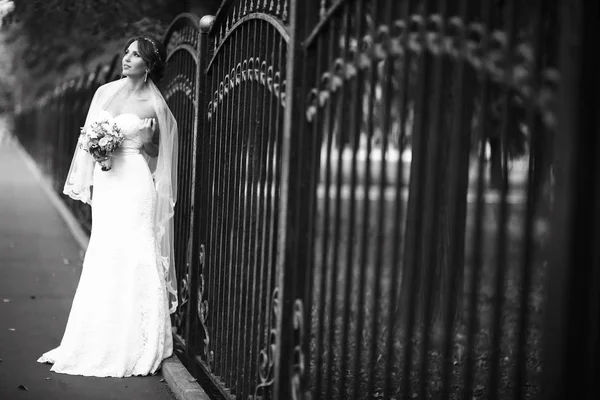 gelin buketi çiçek ile   