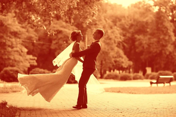 Gelin ve damat Park dans düğün 